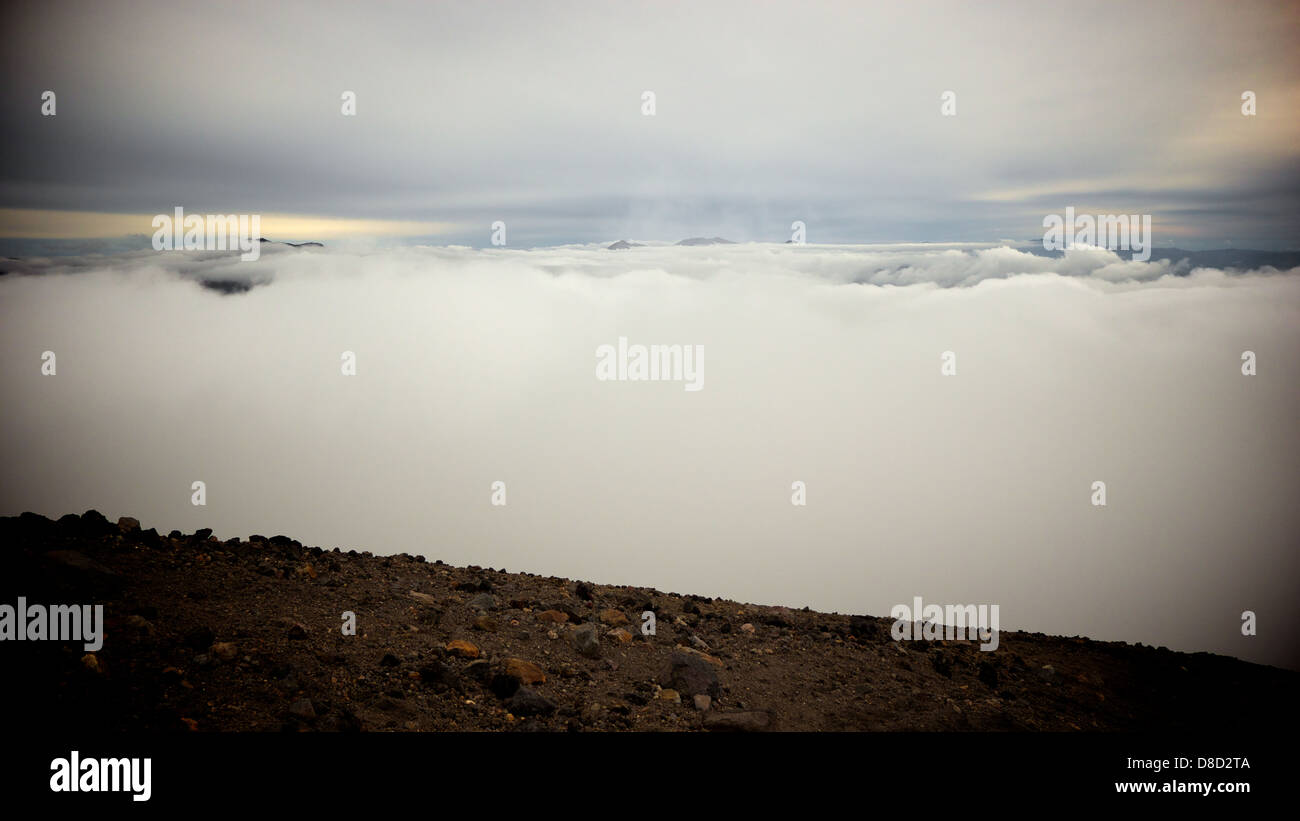 Zu erreichen über die Cloud-Ebene am Mount Asahi. Die Aussicht war spektakulär, jenseits von Worten. Stockfoto