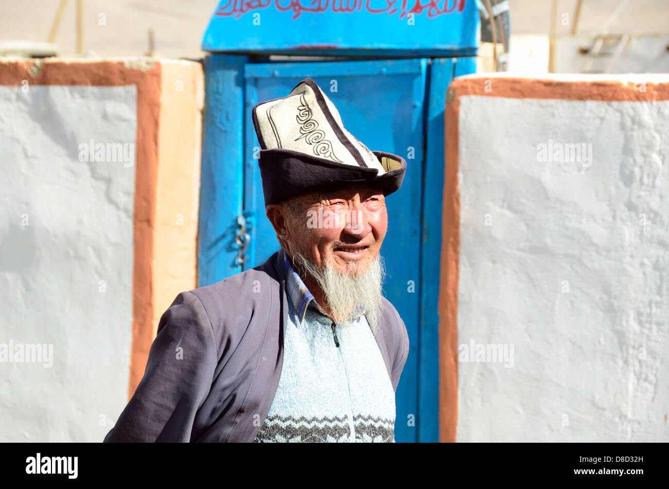 Kirgisische Greis mit traditionellen kirgisischen Hut in Alichur Dorf Stockfoto