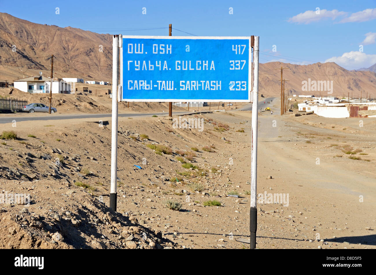 Verkehrszeichen auf Pamir Highway ausserhalb Murgab Dorf auf dem Pamir plateau Stockfoto