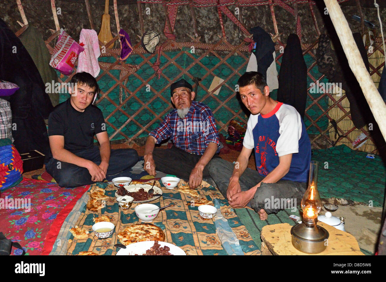 Im Inneren einer kirgisischen Jurte in der Pmairs, Tadschikistan Stockfoto