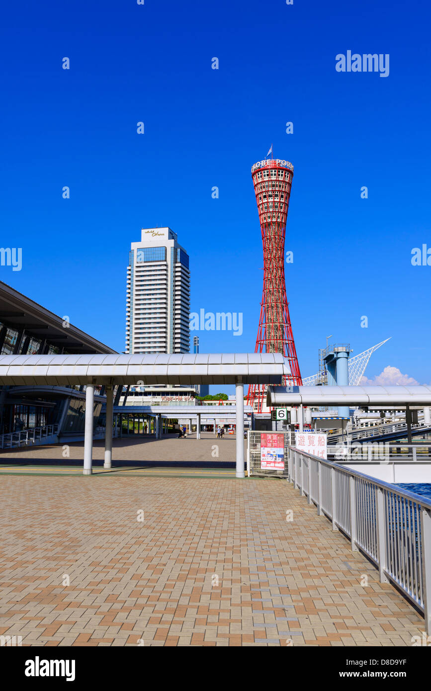 Hafen von Kobe und Port Tower Stockfoto