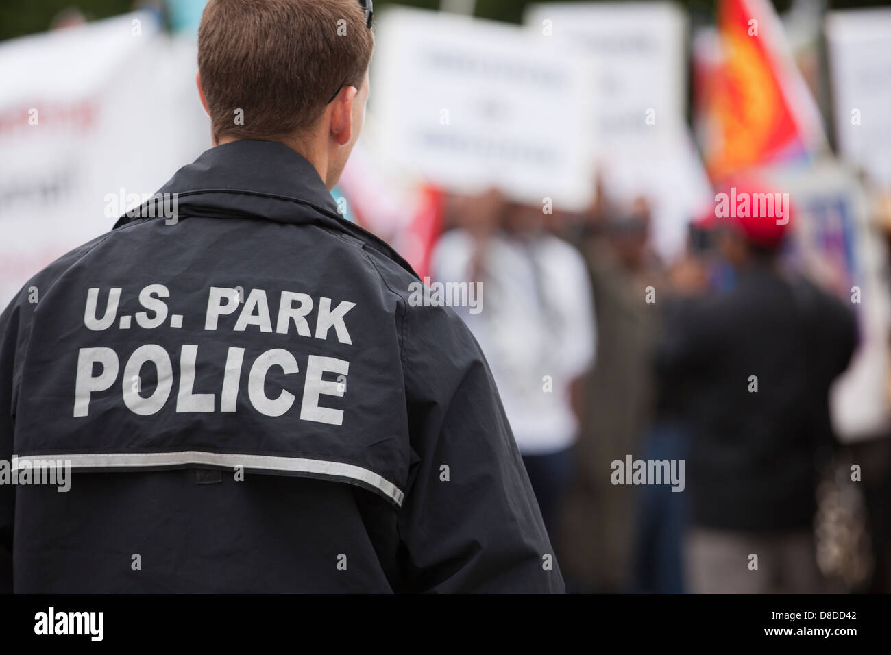 US-Park Polizist Überwachung Demonstranten - Washington, DC USA Stockfoto
