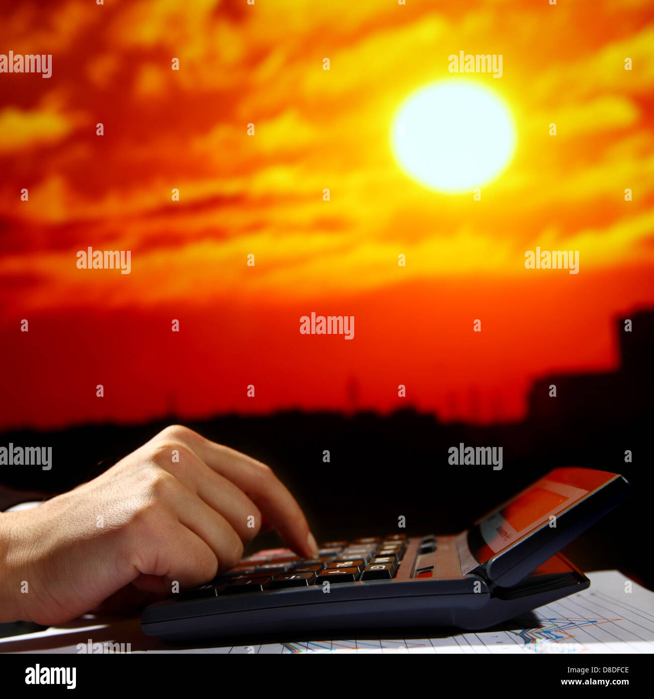 Reseller Frühwerk berechnen Preis Wolkenkratzer unter Sonnenuntergang Stockfoto