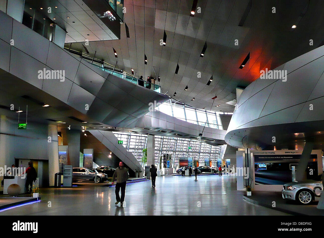 BMW Museum innen hyper moderne gewagte Architektur Stockfoto