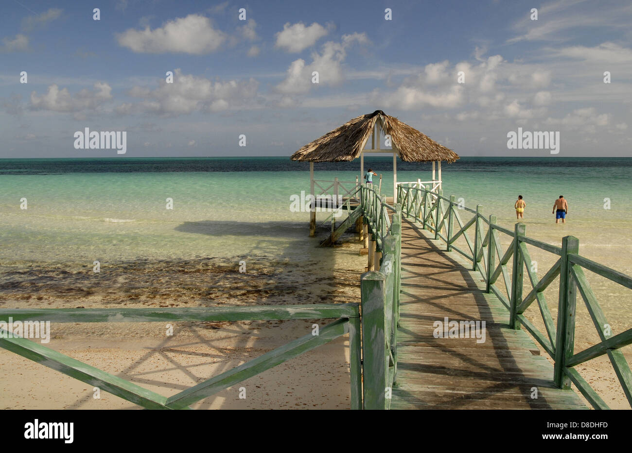 Ein Steg am Strand von Cayo Coco, Kuba Stockfoto