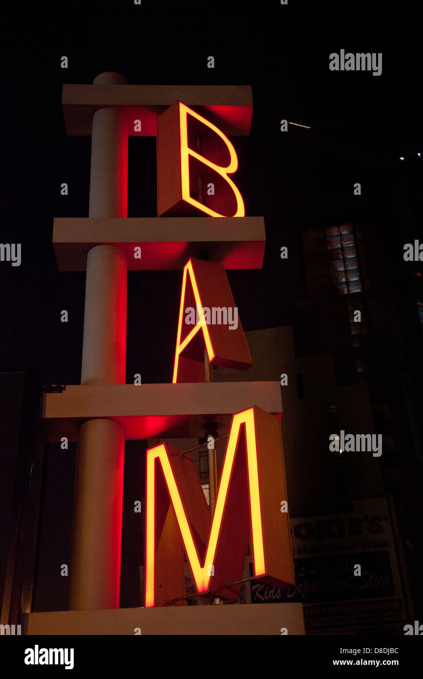 Zeichen der Brooklyn Academy of Music in der Innenstadt von Brooklyn NY Stockfoto