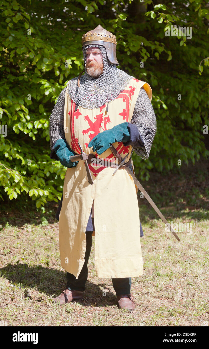 Historische Re-Enactor vollausgestattenen voll als Robert the Bruce auf Gedenken Heilige Messe. Stockfoto