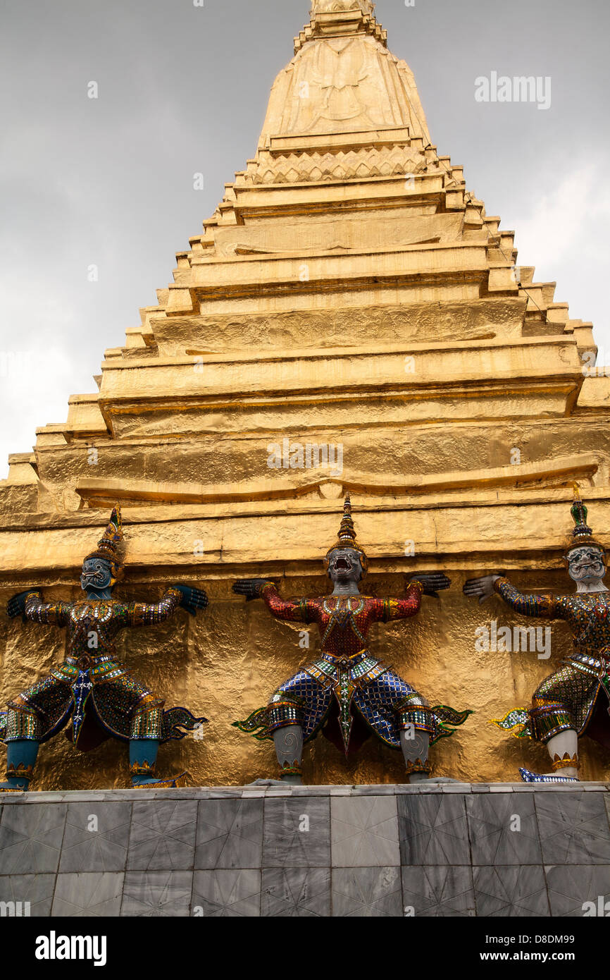 Ein Stupa im Grand Palace Complex, Bangkok, Thailand. Stockfoto