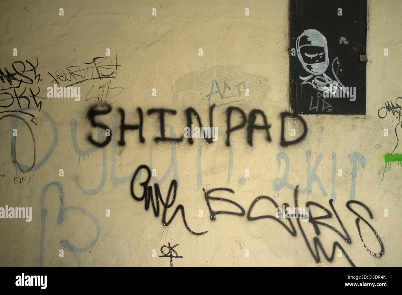 "Knöchelschutz" Graffiti in einer u-Bahn Stockfoto