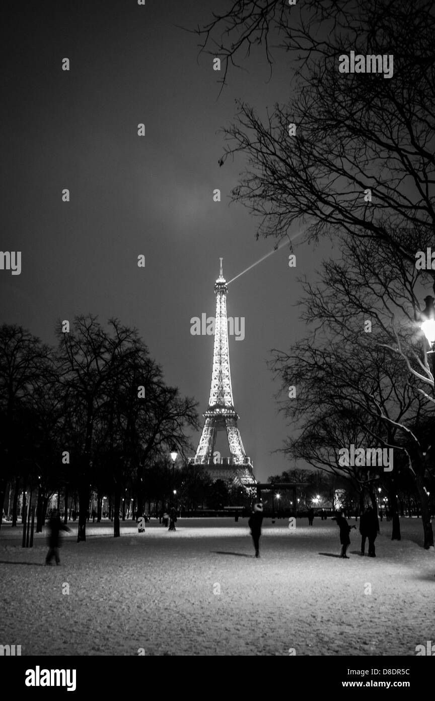 Winter-Szene in Paris am Eiffelturm. Stockfoto