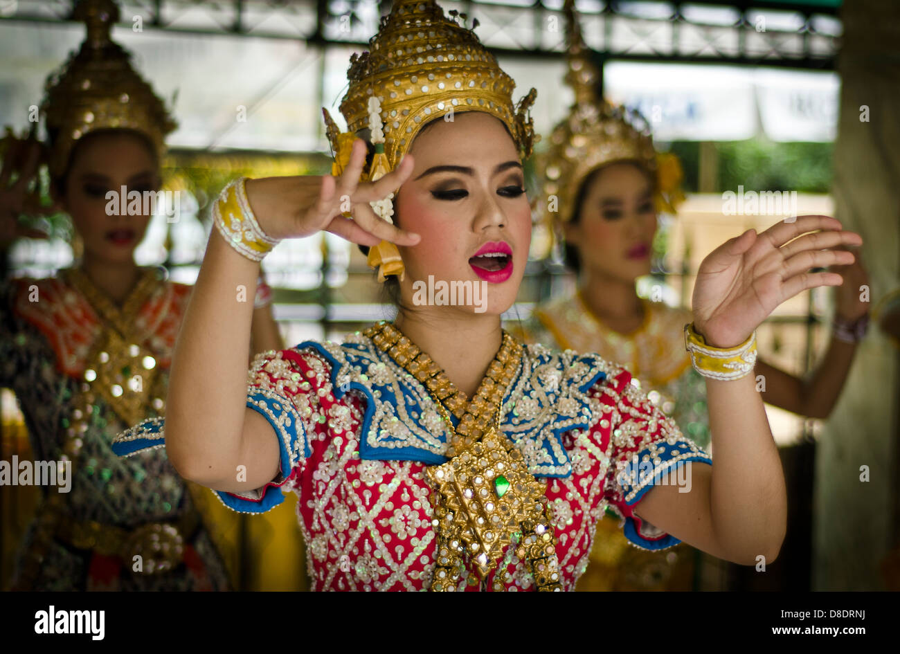 Traditioneller Thai Tanz am Erawan Schrein in Bangkok. Stockfoto