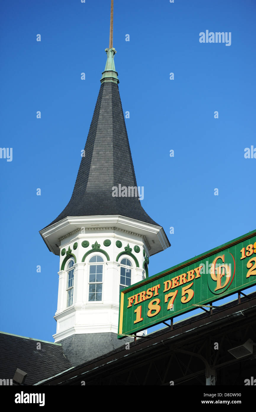 Louisville, Kentucky, Churchill Downs reinrassiger Rennstrecke berühmt für Hosting-das Kentucky Derby. einer der Türme Stockfoto