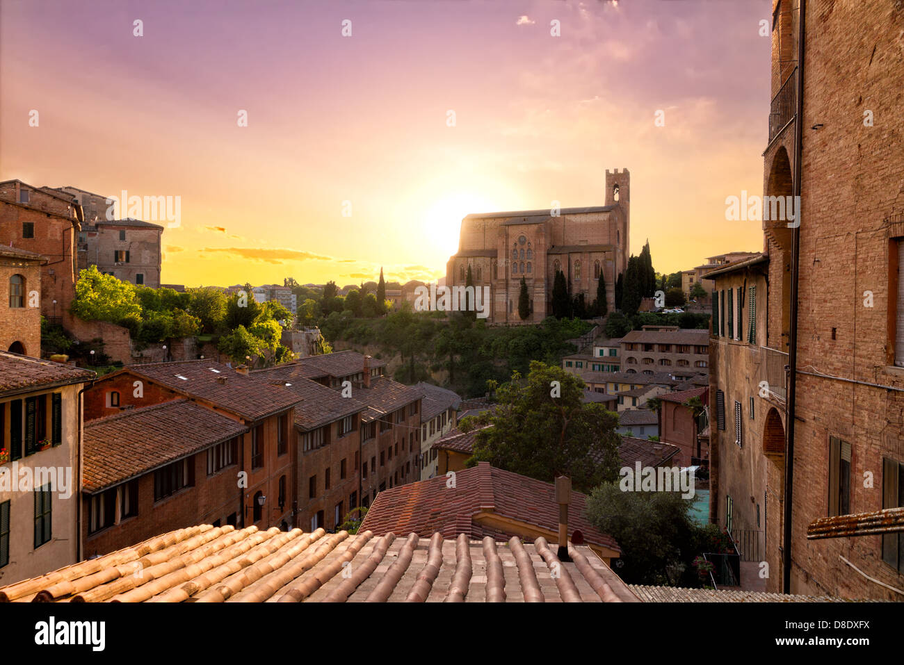 Historische Stadt von Siena mit San Domenico, Toskana, Italien Stockfoto