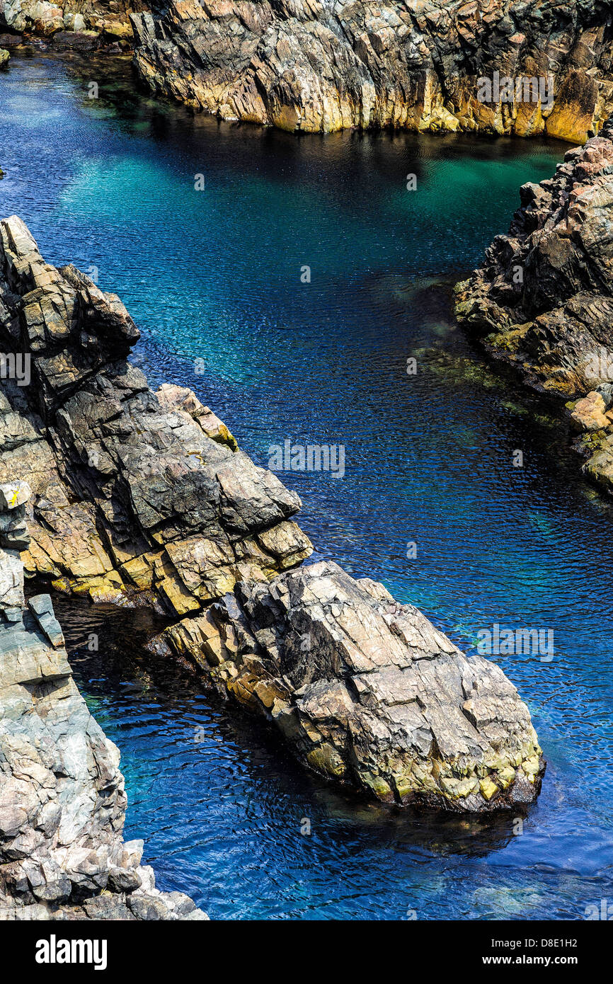 Kristallklarem Wasser und dramatischen Felsformationen in Cape Bonavista, Neufundland Stockfoto