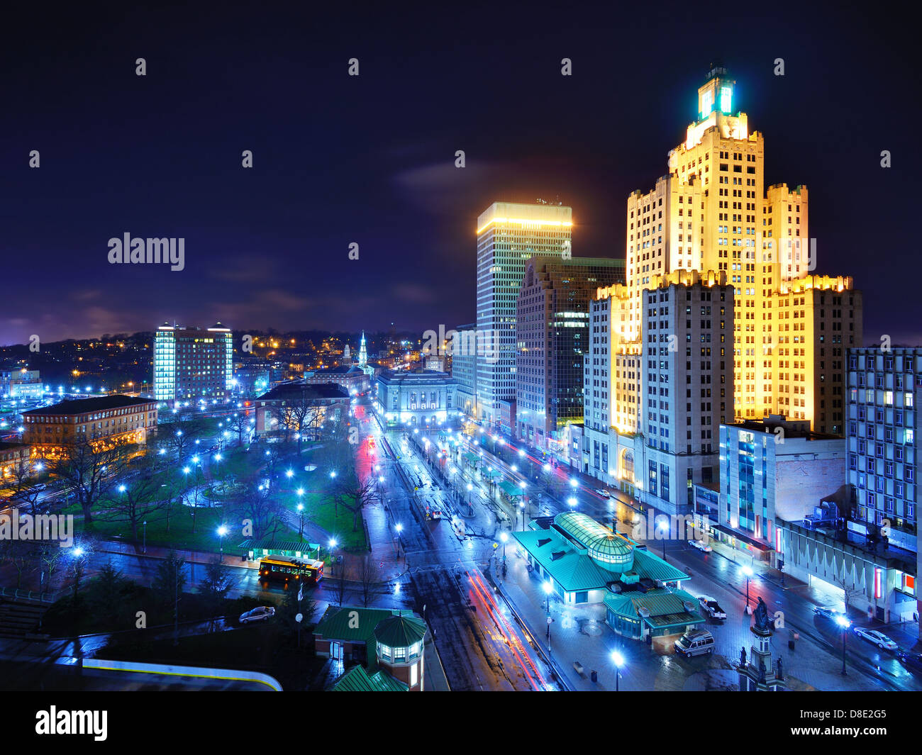 Die Innenstadt von Providence, Rhode Island und in der Nacht. Stockfoto