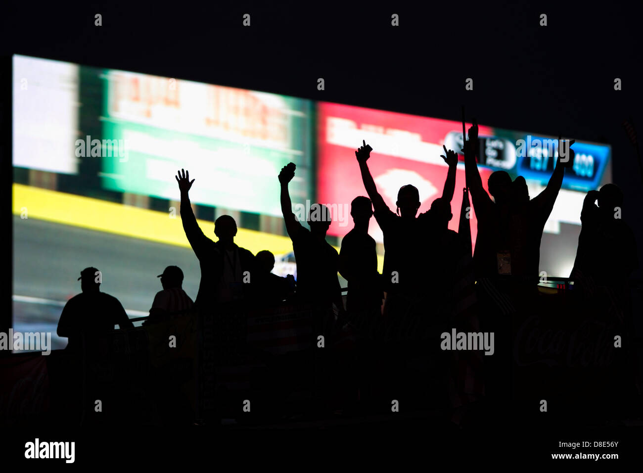 Concord, NC, U.S.May 26, 2013. Fans jubeln während des Rennens COCA-COLA 600 auf dem Charlotte Motor Speedway in Concord, North Carolina. Bildnachweis: Cal Sport Media /Alamy Live-Nachrichten Stockfoto