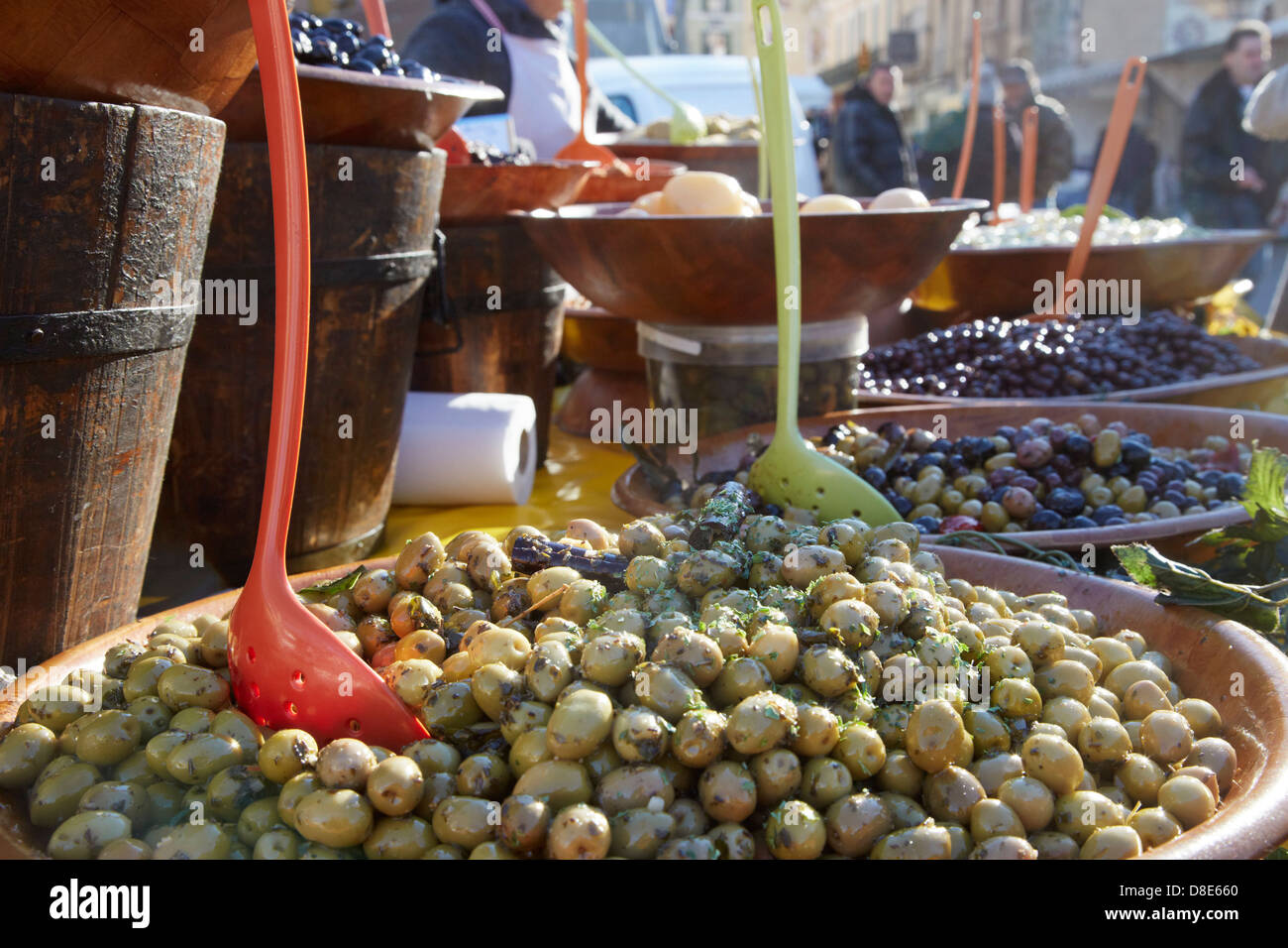 Marktstand mit Oliven, Apt, Provence-Alpes-Cote d ' Azur, Frankreich, Europa Stockfoto