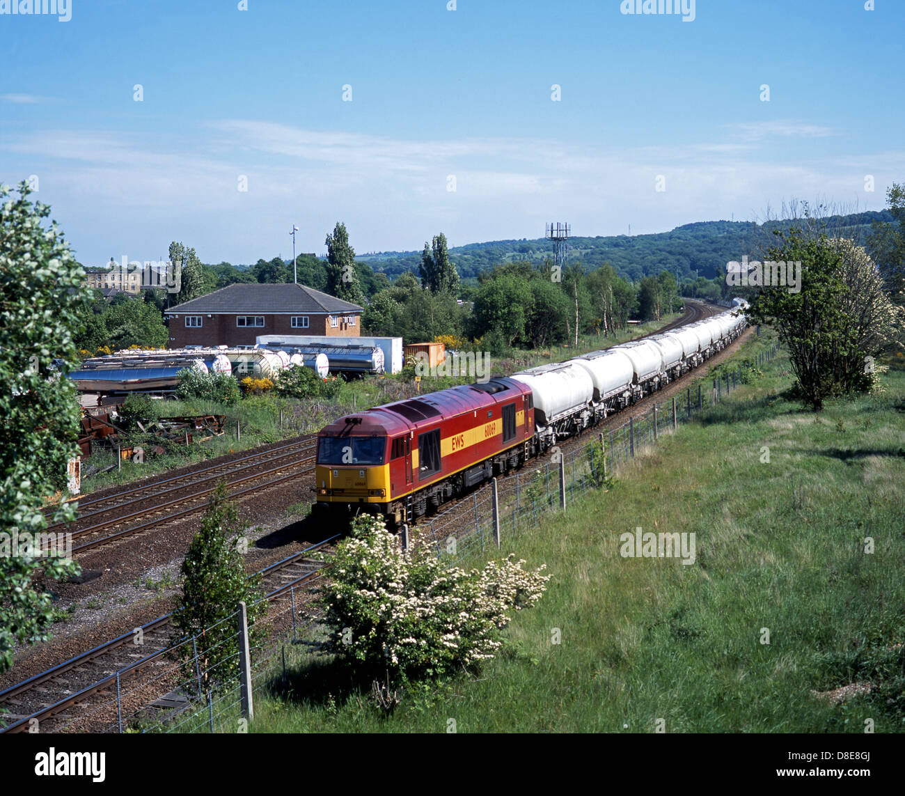 Klasse 60 Lokomotiven der EWS schleppen Tanker, Mirfield, Yorkshire, England, Vereinigtes Königreich, West-Europa. Stockfoto