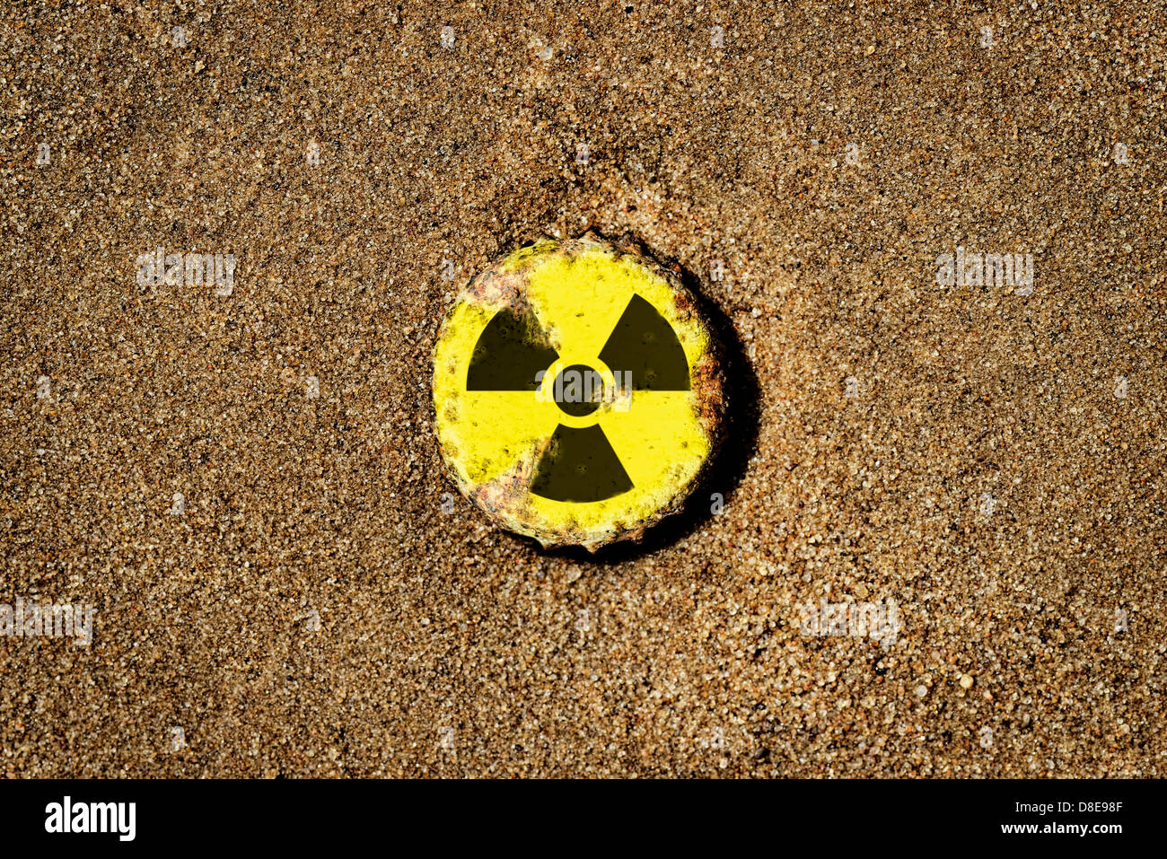 Rostige Kronkorken mit Radioaktivität Zeichen Stockfoto