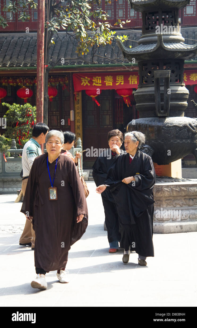 Nonnen im Tempel des Jade-Buddha, Shanghai China Stockfoto