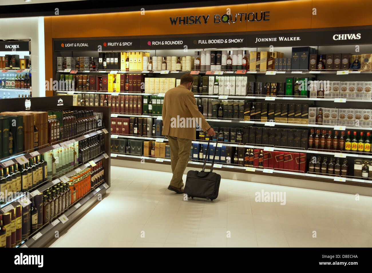Zürich, Schweiz, Duty free Shop am Flughafen Zürich Stockfotografie Alamy