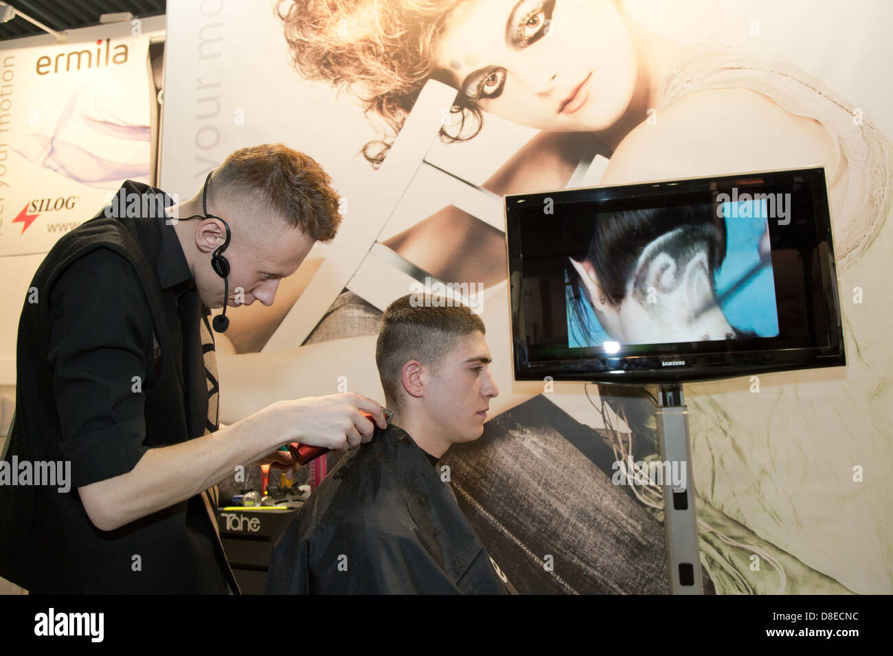 Posen, Polen, die Messe Besucher LOOK / BEAUTY VISION ist möglich, Haare schneiden Stockfoto