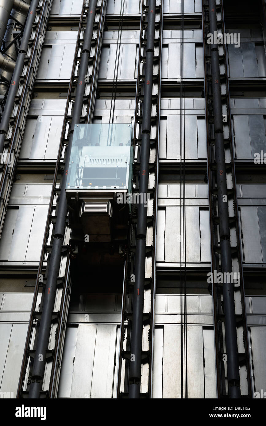 Aufzug, Lloyds von London Gebäude, London, Vereinigtes Königreich. Stockfoto