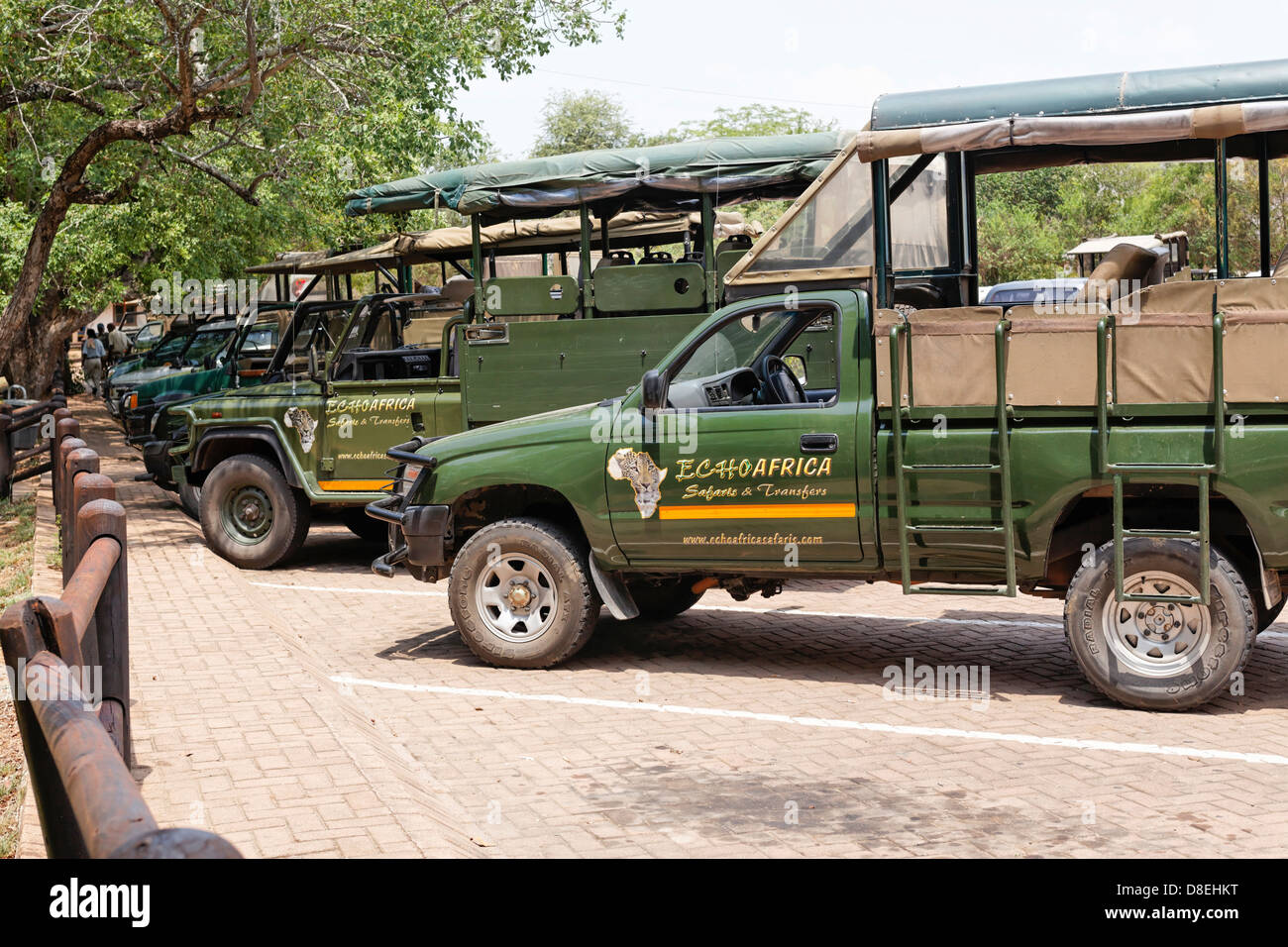 Safari-Fahrzeugen Skukuza Kruger Nationalpark in Südafrika Stockfoto