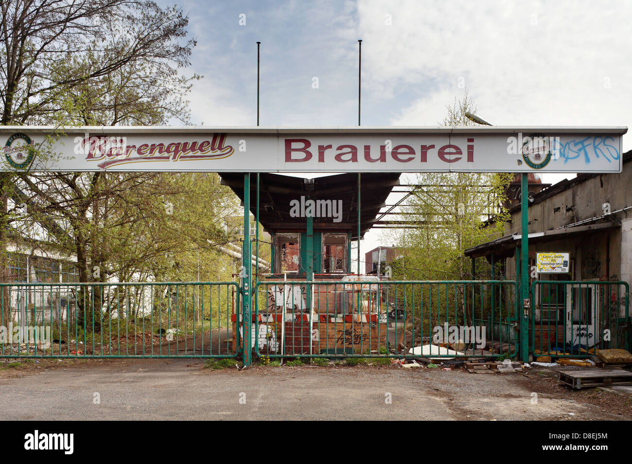 Berlin, Deutschland, verschlossenen Tor der ehemaligen Brauerei Baerenquell Stockfoto