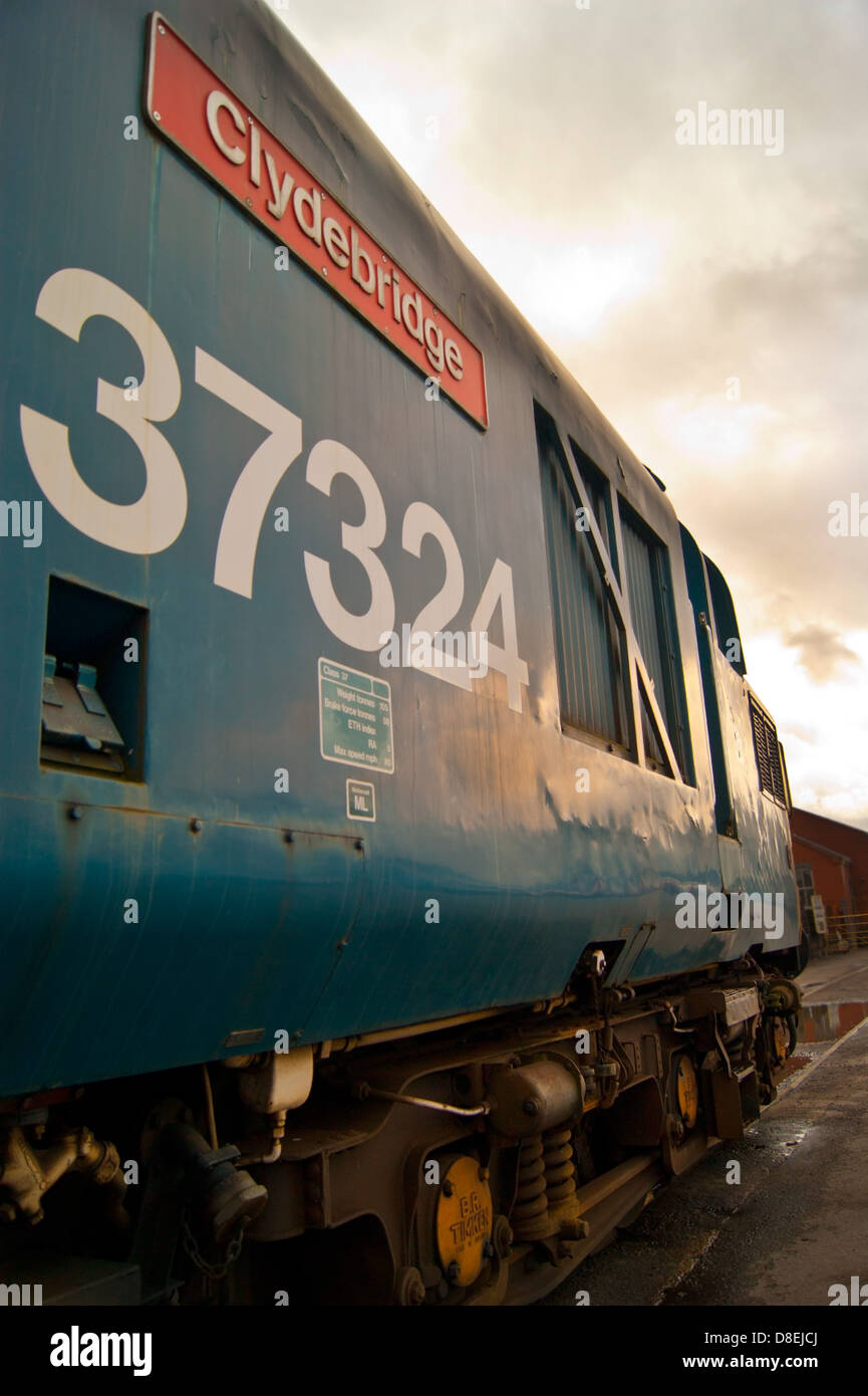 British Rail Class 37 "Clydebridge" Diesel-elektrische Bahn auf dem Display an Toddington Station, Gloucestershire Stockfoto