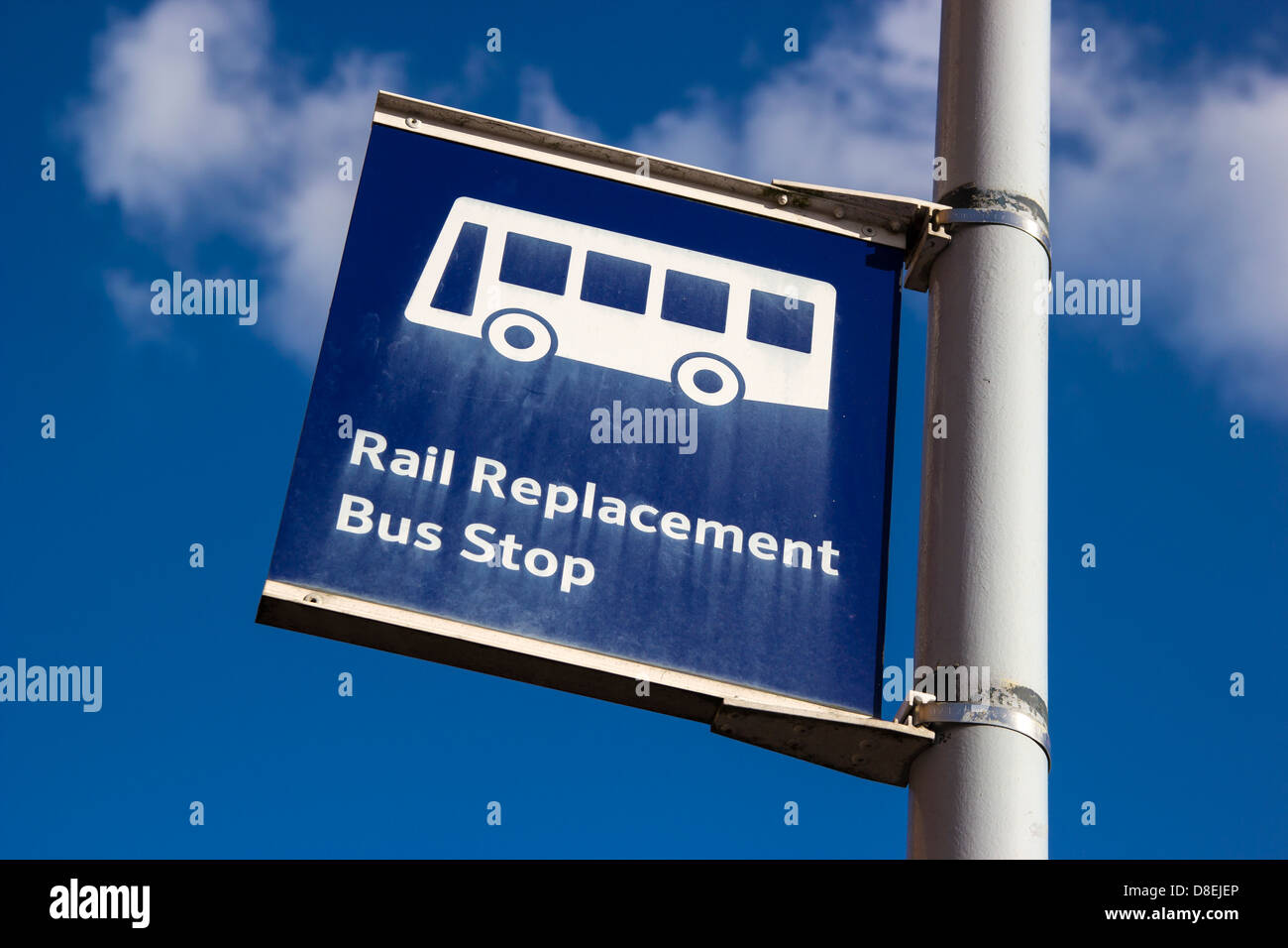 Schiene-Ersatz-Bus-Haltestelle.  Verwendet, wenn Bahntechnik im Gange funktioniert. Stockfoto