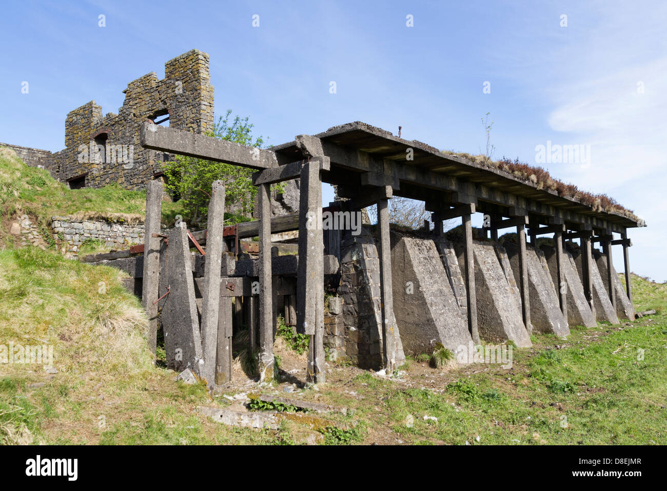 Alten verlassenen Steinbruch Gebäuden auf der Oberseite braun Clee Hill Shropshire Stockfoto