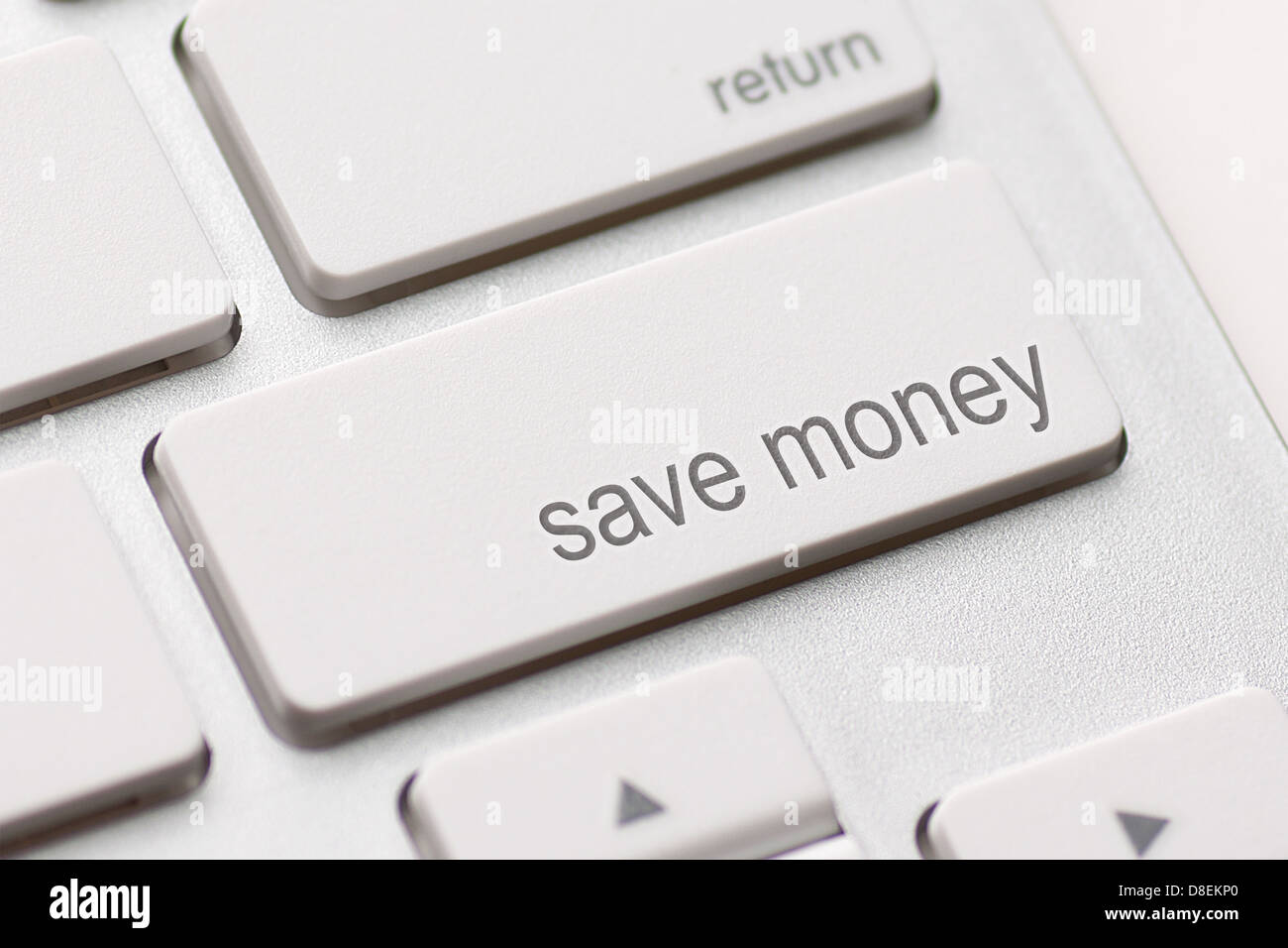 sparen Sie Geld für Anlagekonzept mit eine blaue Taste auf der Computertastatur Stockfoto