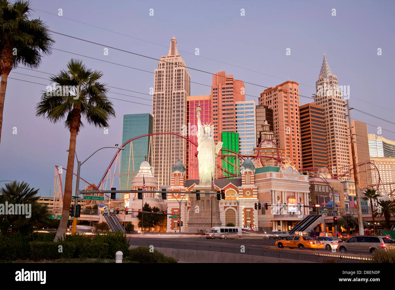 beleuchtete New York-New York Hotel & Casino in Las Vegas, Nevada, Vereinigte Staaten von Amerika, USA Stockfoto