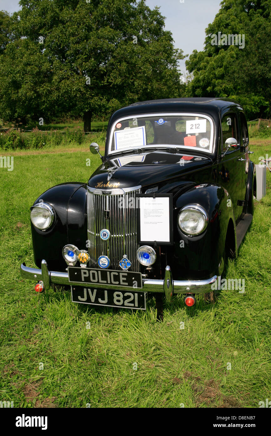 1952 Ford Prefect ex Polizeiauto Dampf und Oldtimer Rallye Evesham Worcestershire England UK Stockfoto