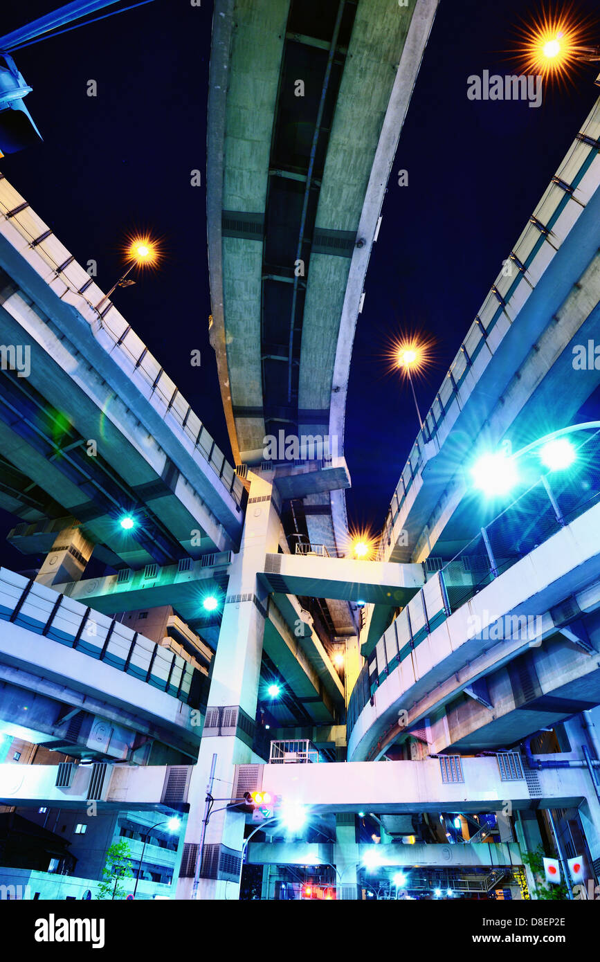 Kreuzung von mehreren Autobahnen in Tokio, Japan. Stockfoto