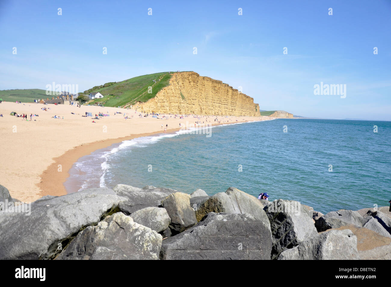 Am Nachmittag an der West Bay Beach Dorset England Großbritannien Großbritannien Großbritannien Europa Stockfoto