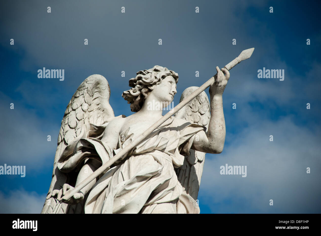Engelsstatue an Saint-Angel-Brücke in Rom Stockfoto