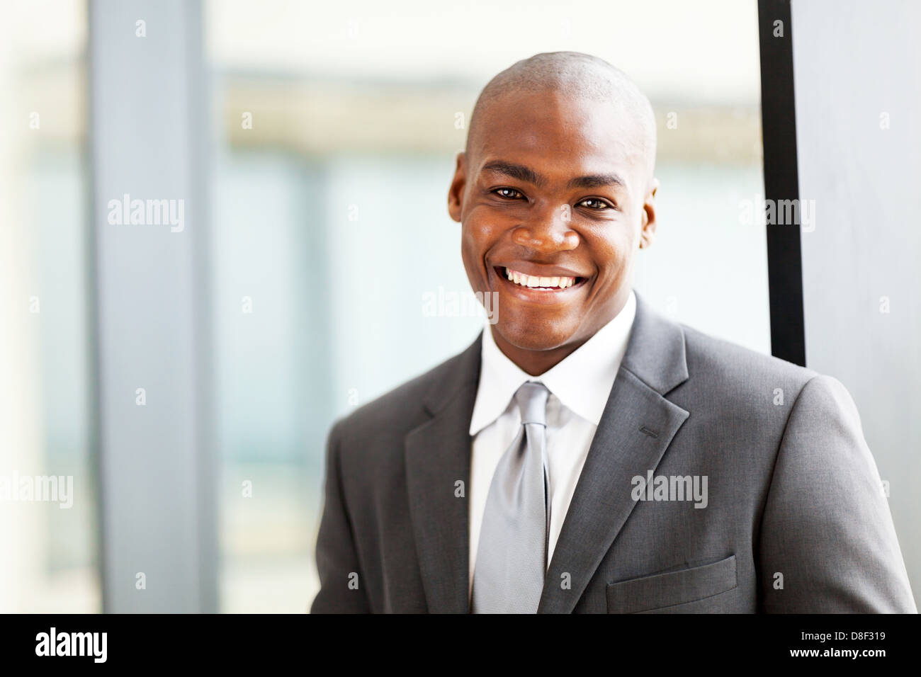 zuversichtlich, african american Business executive Porträt im Büro Stockfoto