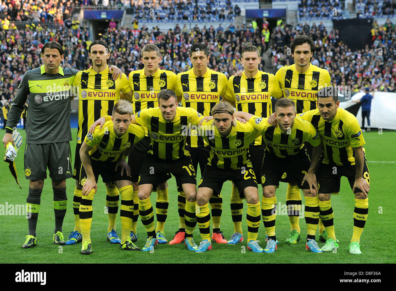 Borussia Dortmund-Teamgruppe, 25. Mai 2013 - Fußball / Fußball: Borussia Dortmund-Team Gruppe (oben L-R) Roman Weidenfeller, Neven Subotic, Sven Bender, Robert Lewandowski, Lukasz Piszczek, Mats Hummels, Marco Reus (unten L-R), Kevin Grosskreutz, Marcel Schmelzer, Jakub Blaszczykowski, Ilkay Gündogan vor der UEFA Champions League Finale match zwischen Borussia Dortmund 1-2 FC Bayern Munchen im Wembley Stadion in London, England. (Foto von Maurizio Borsari/AFLO) Stockfoto