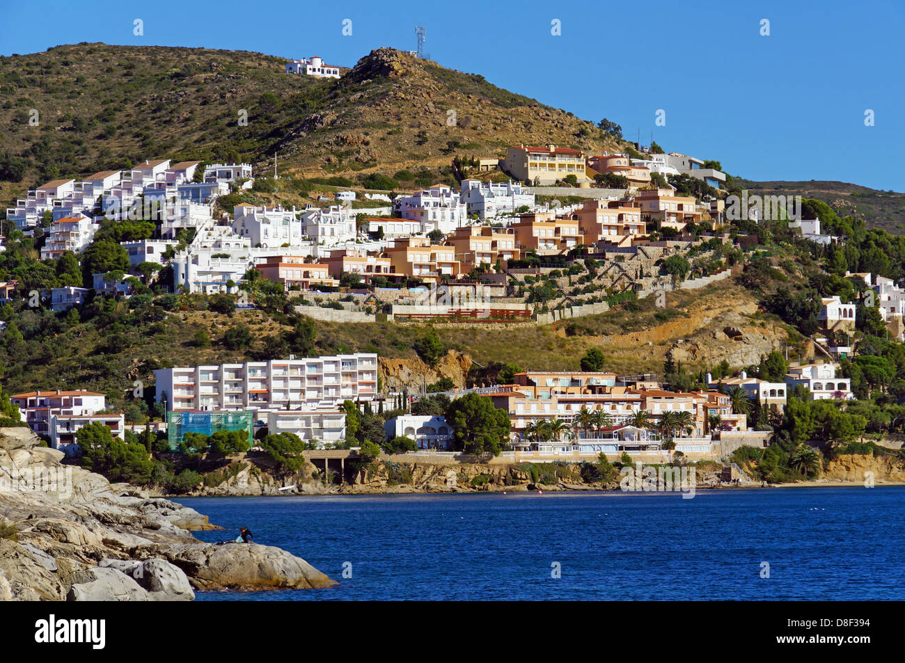 Ferienwohnung Gebäude an der Küste des Mittelmeers, Rosas, Costa Brava, Katalonien, Spanien Stockfoto