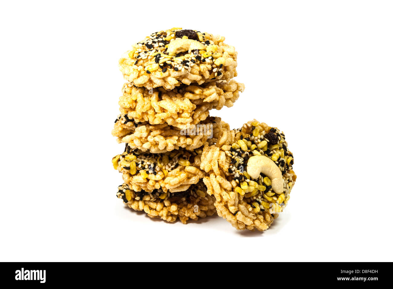 Reis-Cracker mit Cashew-Nüssen und Sesam Stockfoto