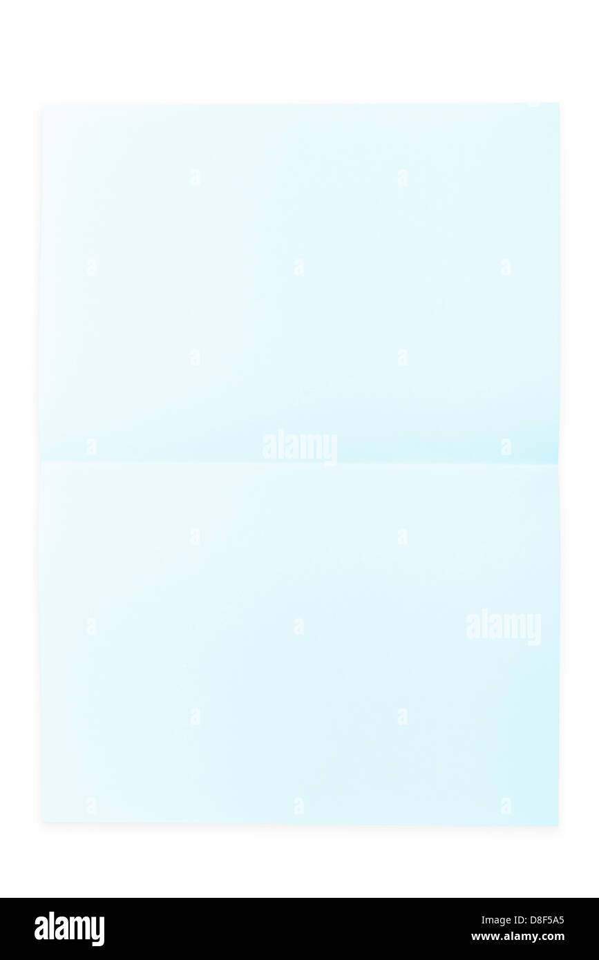 Blaues Papierblatt gefaltet in zwei Hälften auf einem weißen Hintergrund isoliert Stockfoto