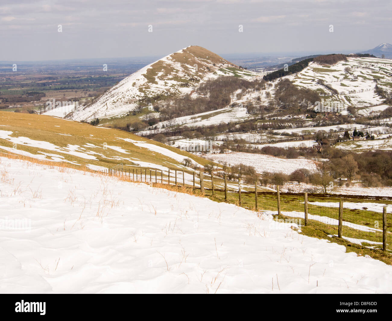 Caer Caradoc einem berühmten Hügel mit einer alten Festung auf dem Gipfel oberhalb Kirche Stretton in Shropshire Stockfoto