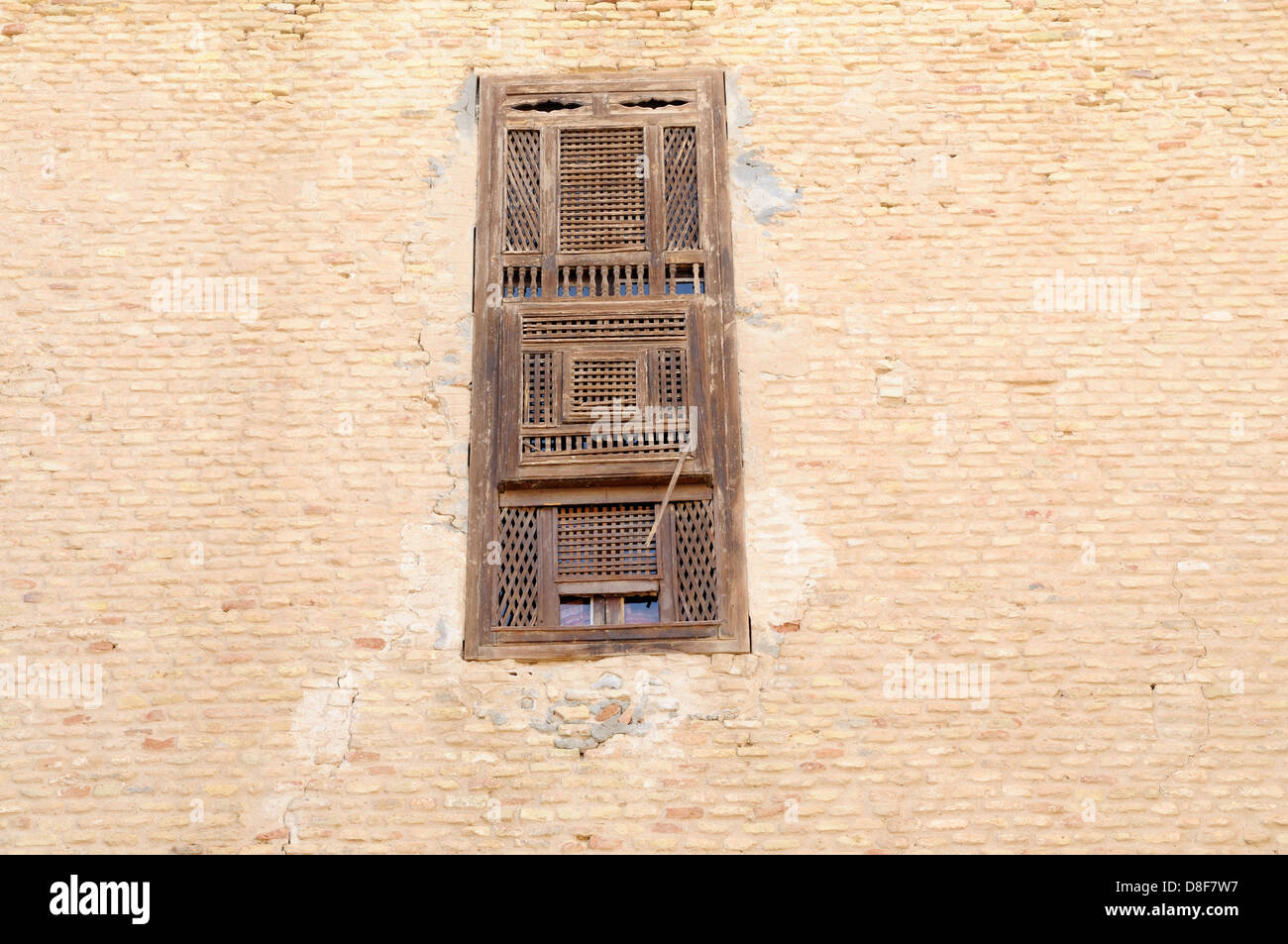 Eine alte Sichtfenster für Frauen in der Medina Tozeur Tunesien Stockfoto