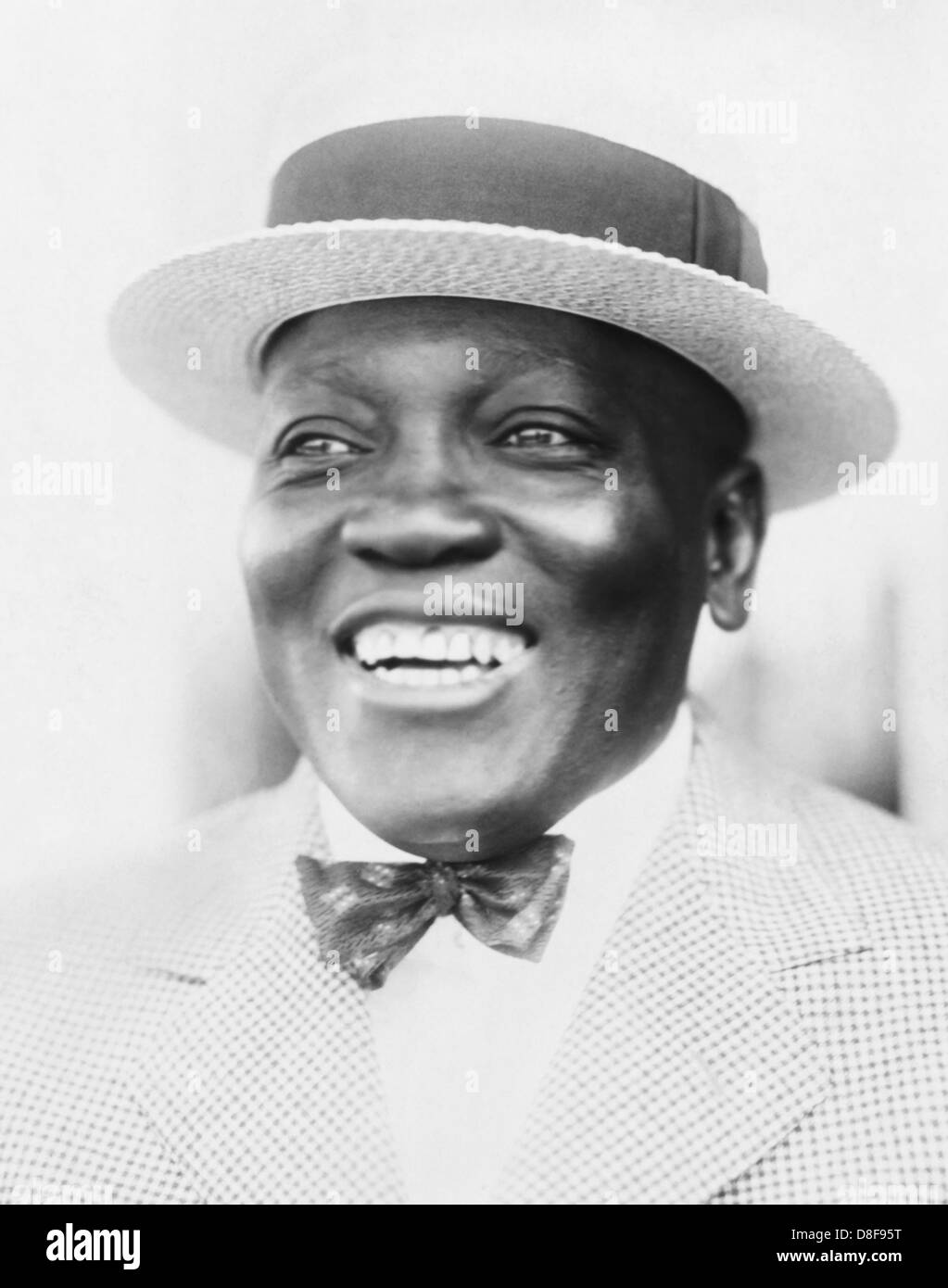 Oldtimer-Foto des Boxers Jack Johnson (1878 – 1946) – Johnson, bekannt als „der Galveston-Riese“, war der erste Afrikaner, der Weltmeister im Schwergewicht wurde und den Titel von 1908 bis 1915 hielt. Stockfoto