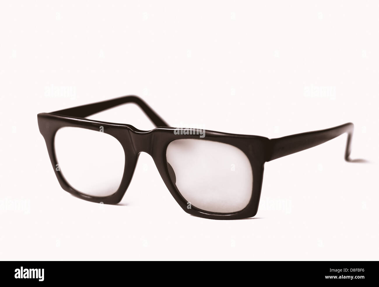 Schwarze Retro-Nerd-Frames auf weißem Hintergrund Stockfoto