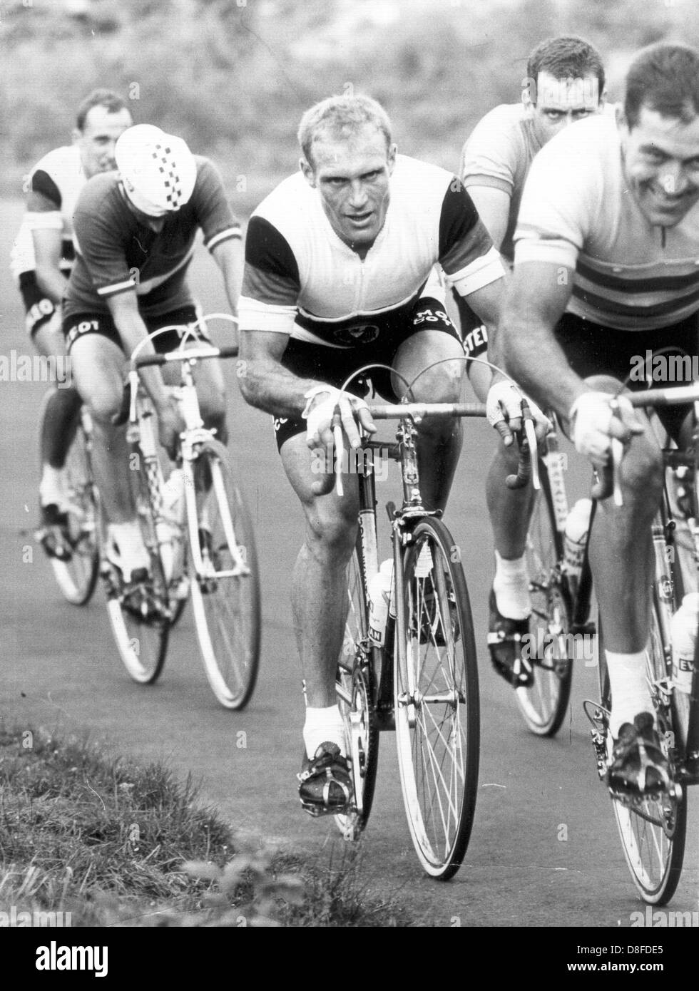 Deutsche Cycler Rudi Altig (M) in der Tracking-Gruppe während der Weltmeisterschaft am Nürburgring am 29. August 1966. Er gewann den Titel. Stockfoto