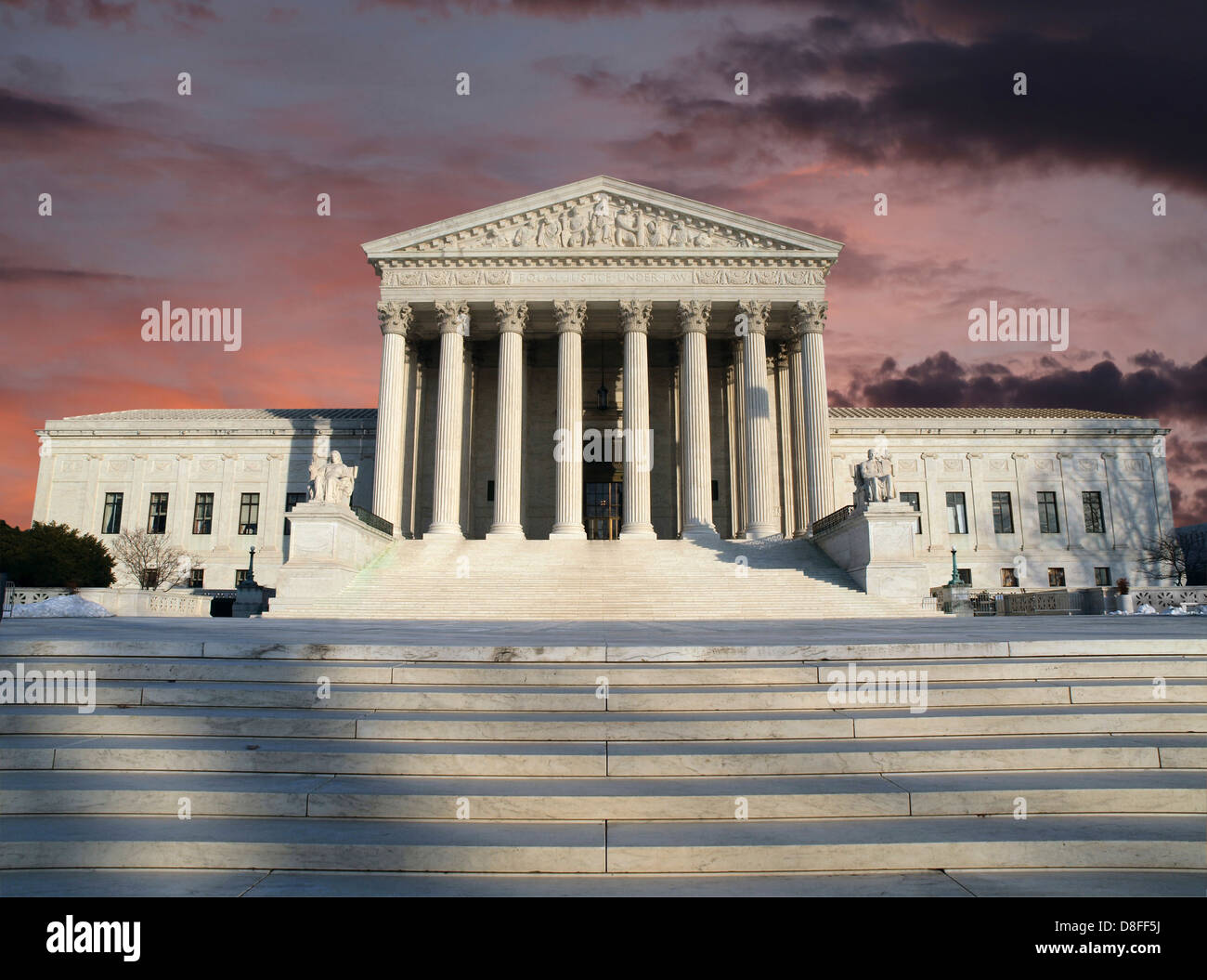 Clearing-Sturm Morgenhimmel mit United States Supreme Court Gebäude in Washington DC. Stockfoto