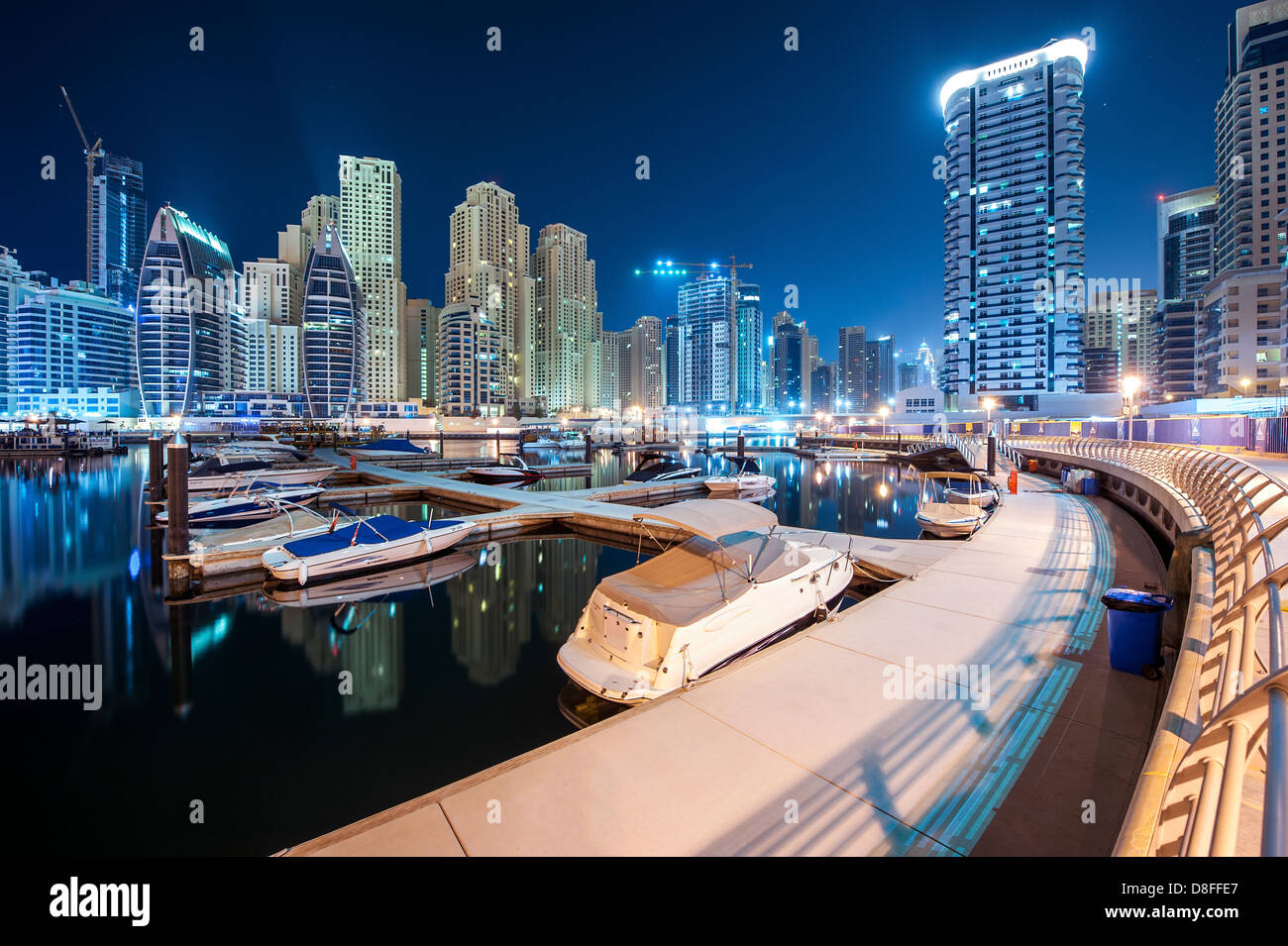Dubai Marina bei Nacht, Vereinigte Arabische Emirate Stockfoto